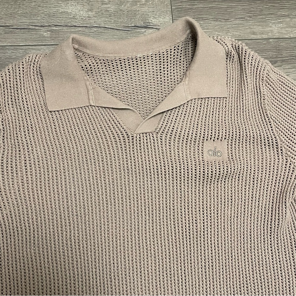 ALO Men's Yoga Open Knit Polo Shirt Short Sleeve Beige - Picture 5 of 8